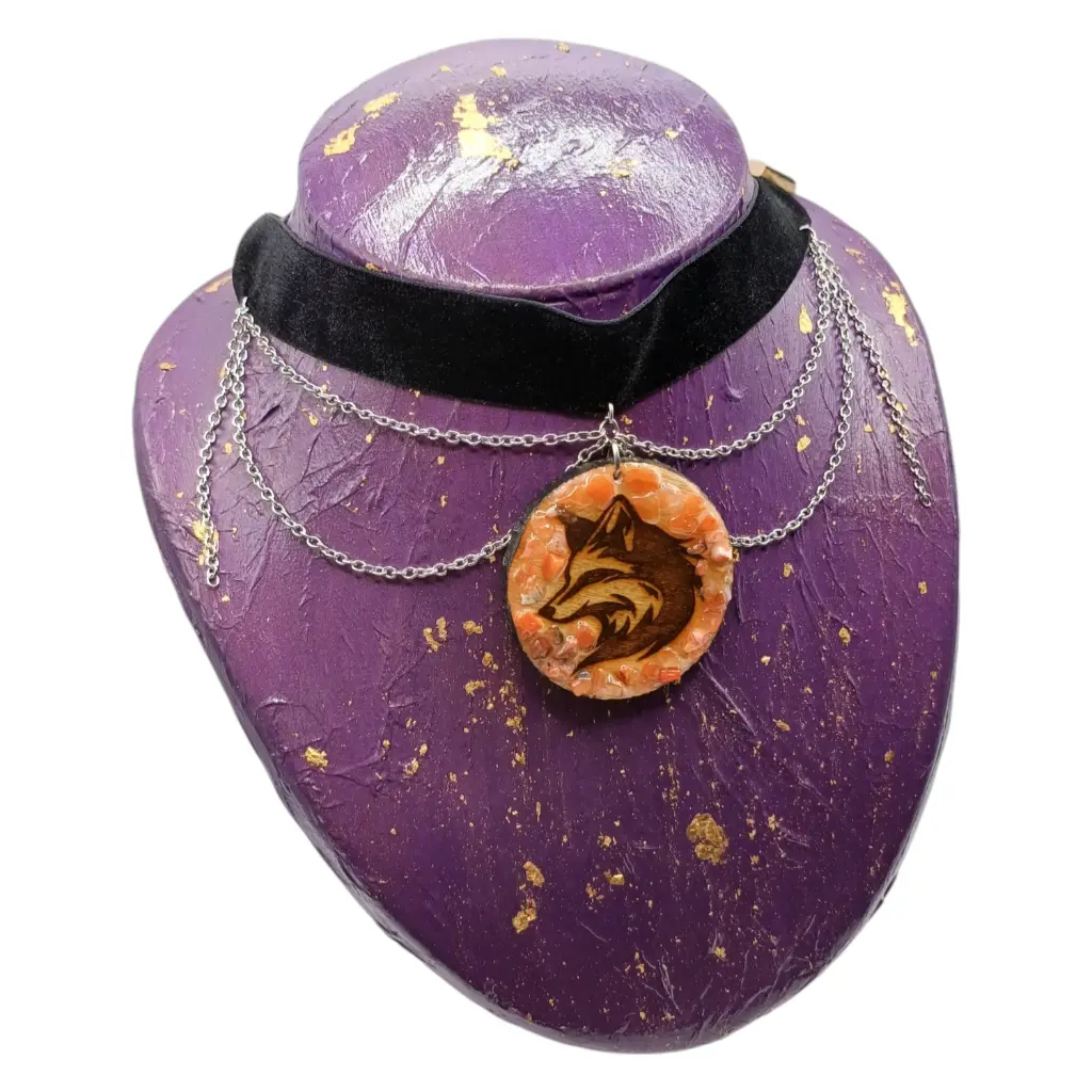 blacksoulcreations-nos-bijoux-fantaisie-pendentif-en-bois-grave-renard