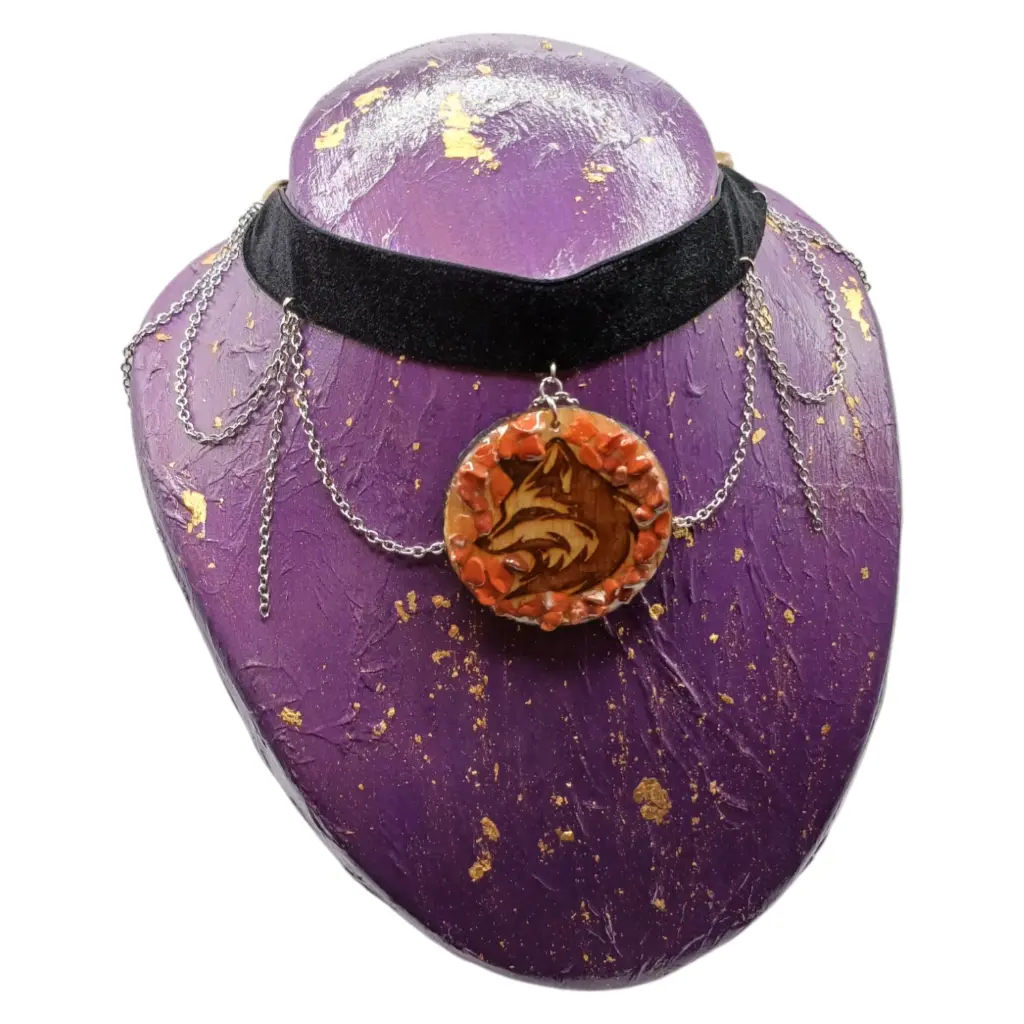 blacksoulcreations-nos-bijoux-fantaisie-pendentif-en-bois-grave-renard.webp