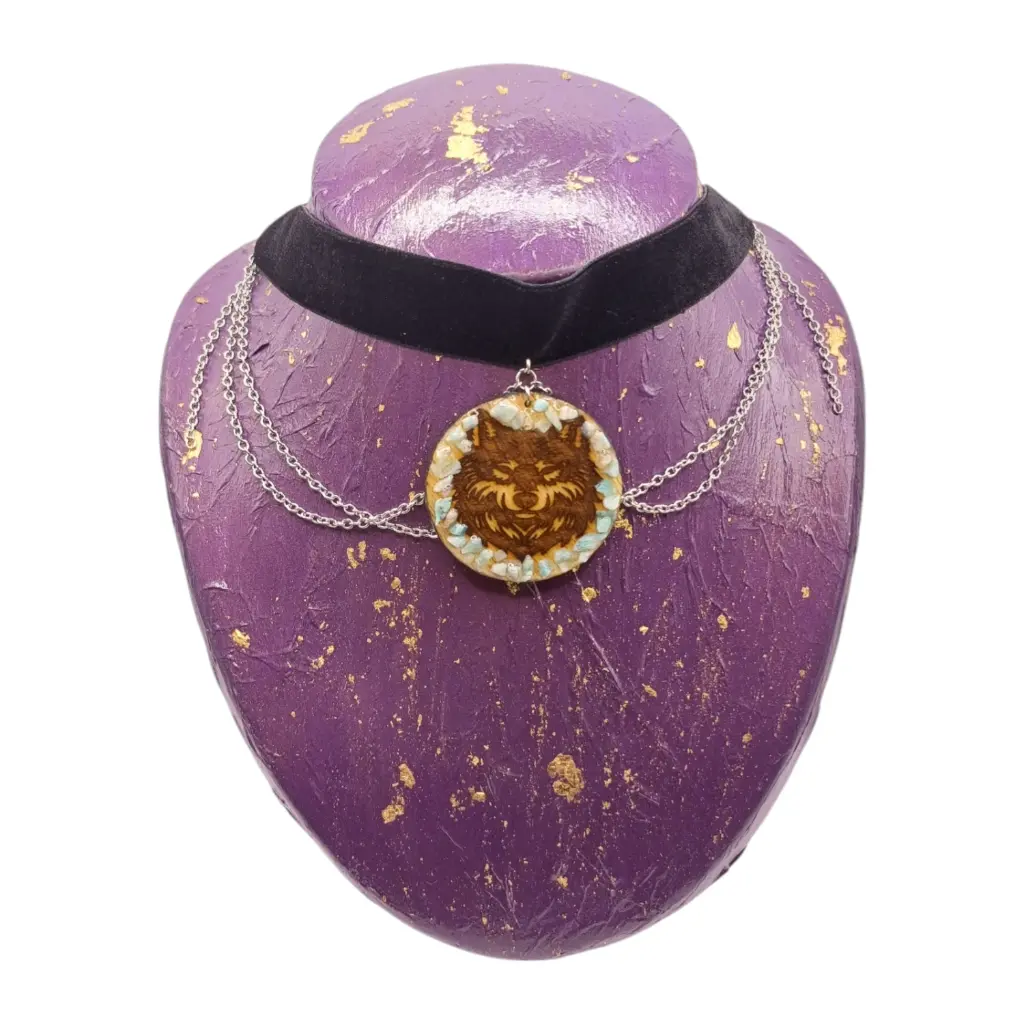 blacksoulcreations-nos-bijoux-fantaisie-pendentif-en-bois-grave-loup