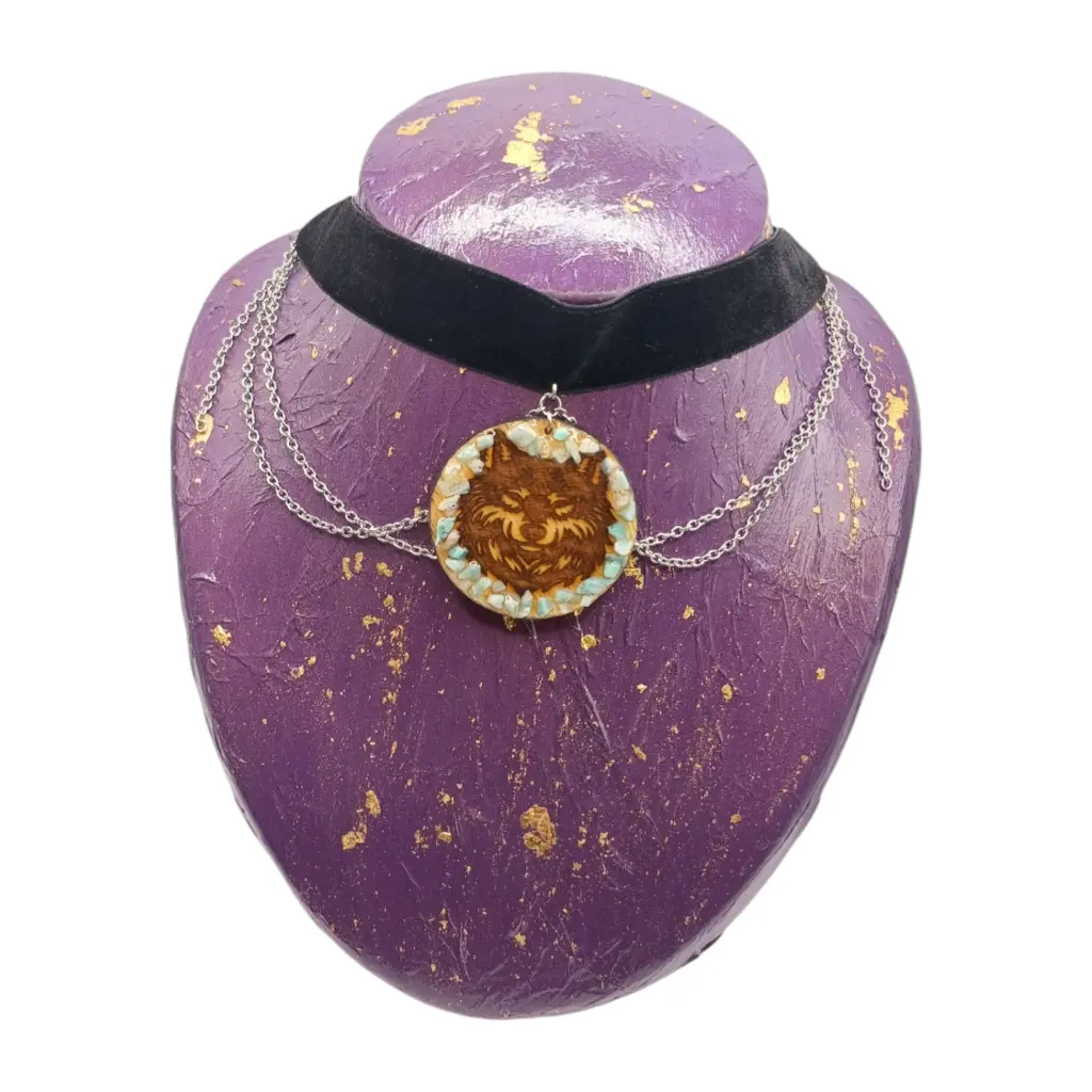 blacksoulcreations-nos-bijoux-fantaisie-pendentif-en-bois-grave-loup
