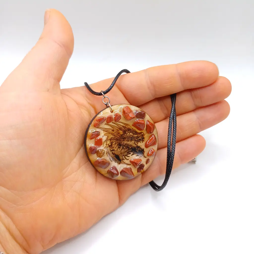 blacksoulcreations-nos-bijoux-en-bois-pendentif-dragon-en-bois-grave-et-pierres-naturelles