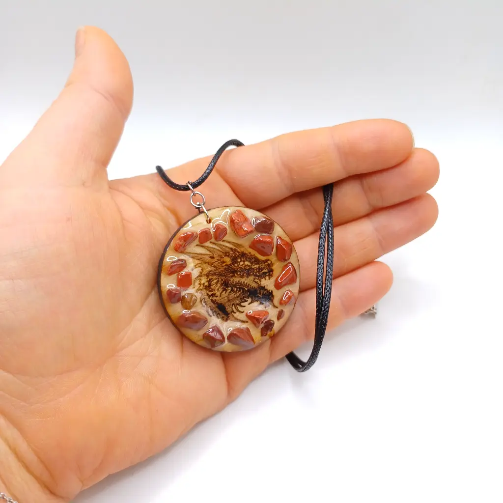 blacksoulcreations-nos-bijoux-en-bois-pendentif-dragon-en-bois-grave-et-pierres-naturelles