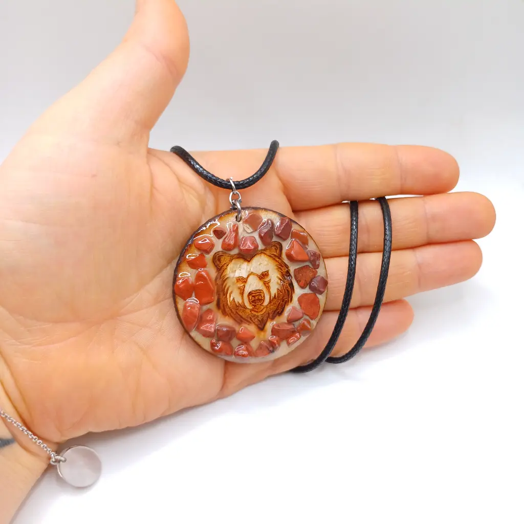 blacksoulcreations-nos-bijoux-en-bois-pendentif-ours-en-bois-et-pierres-naturelles