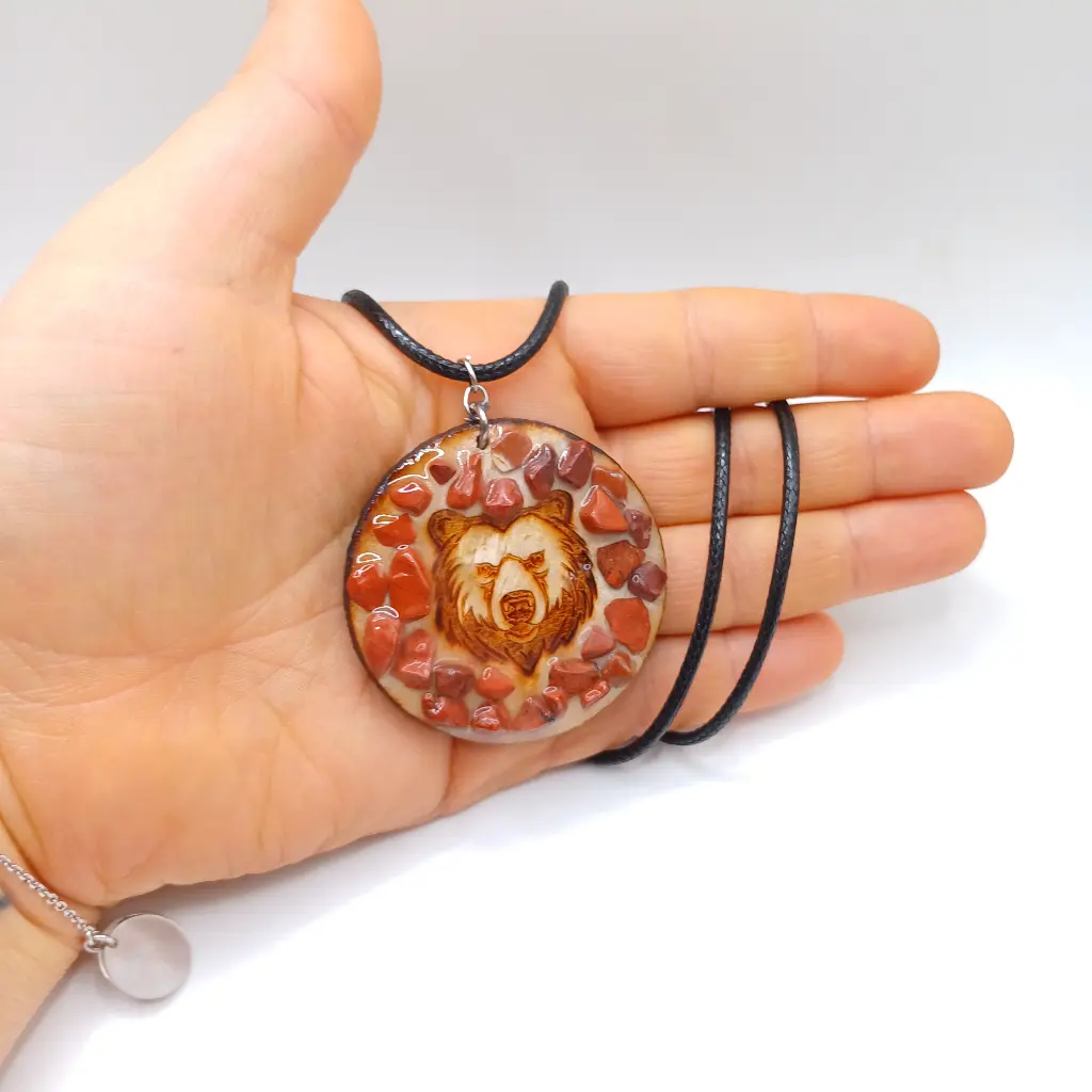 blacksoulcreations-nos-bijoux-en-bois-pendentif-ours-en-bois-et-pierres-naturelles