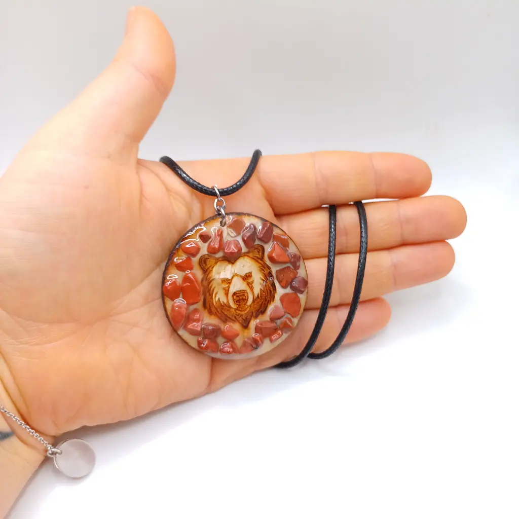 blacksoulcreations-nos-bijoux-en-bois-pendentif-ours-en-bois-et-pierres-naturelles