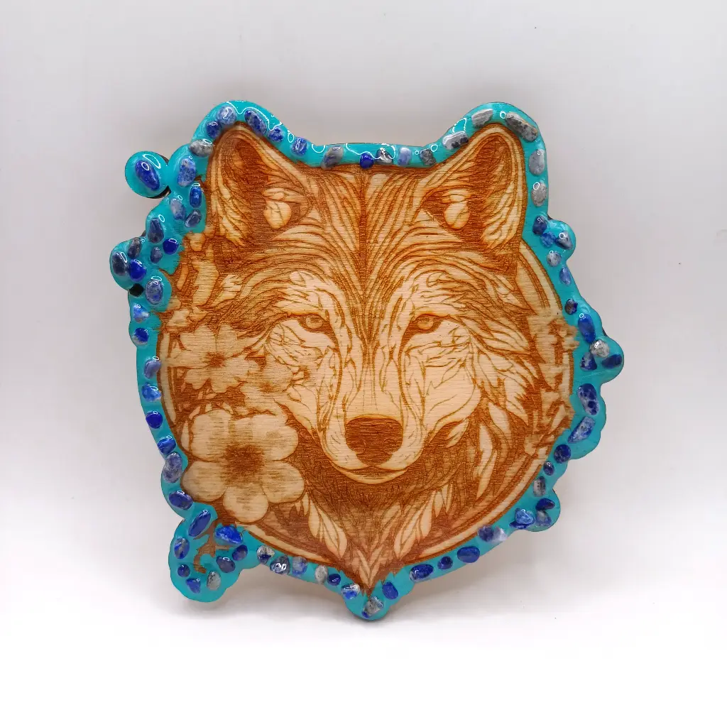 blacksoulcreations-decorations-en-bois-tete-de-loup-et-pierres-naturelles