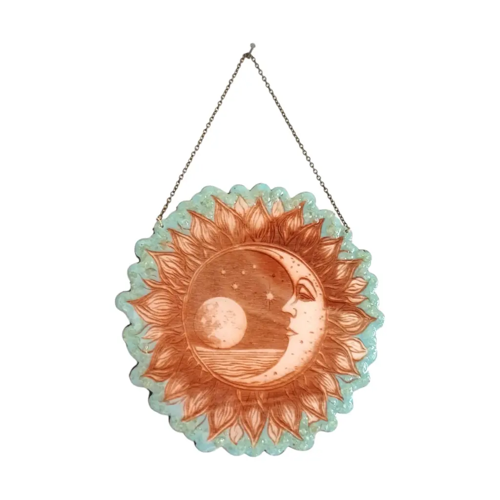 blacksoulcreations-lune-en-bois-avec-pierres-naturelles