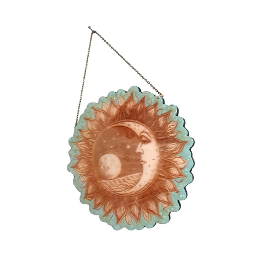 blacksoulcreations-lune-en-bois-avec-pierres-naturelles