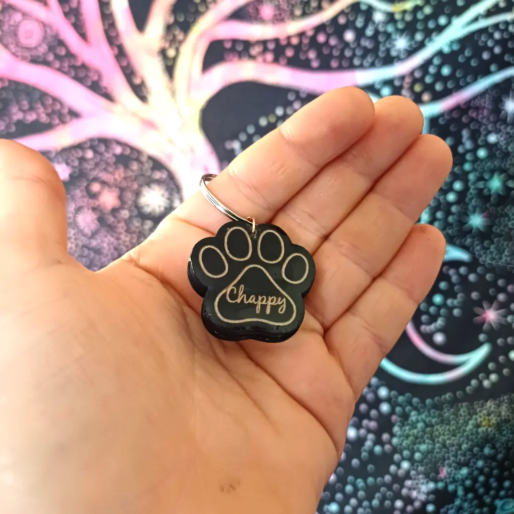 blacksoulcreations-medaillon-grave-pour-chat-en-bois-noir