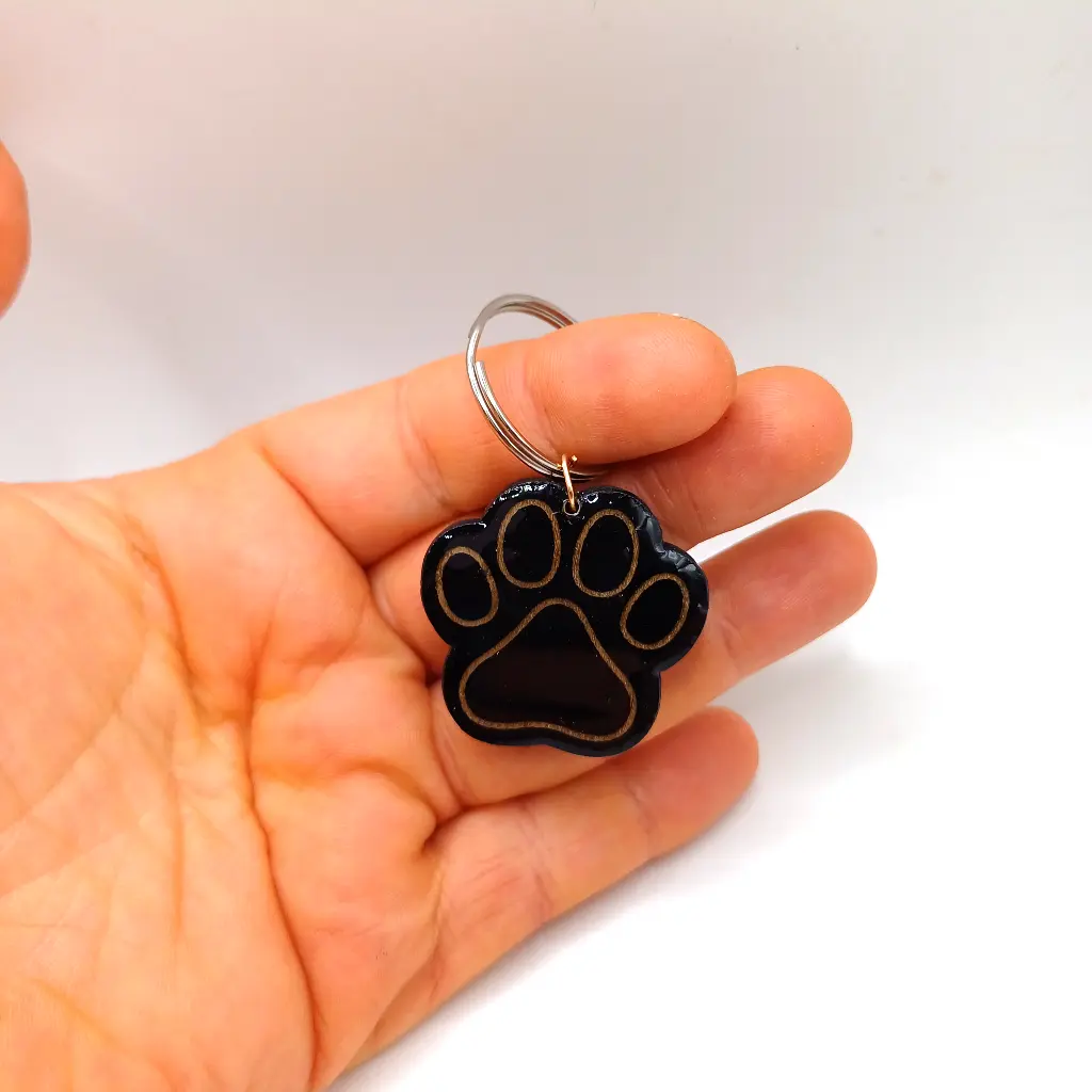 blacksoulcreations-medaillon-grave-pour-chat-en-bois-noir