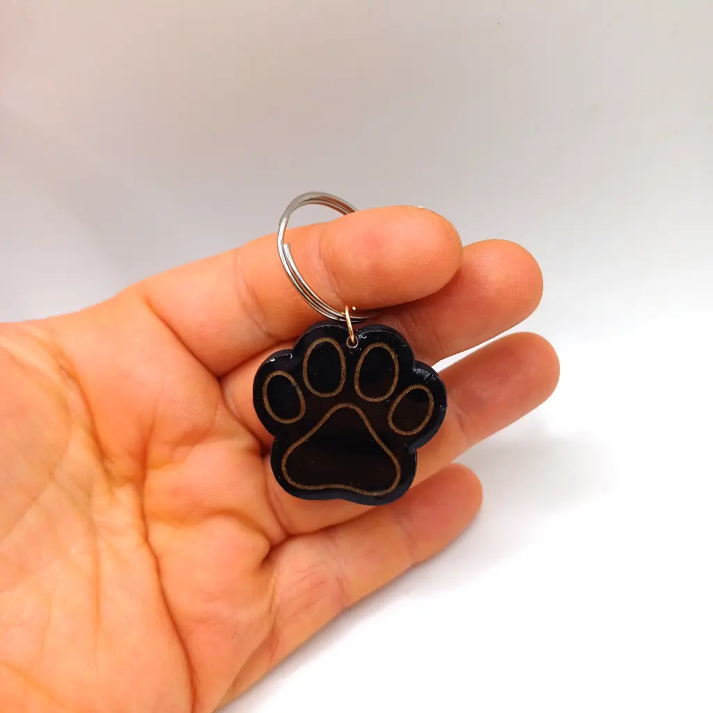 blacksoulcreations-medaillon-grave-pour-chat-en-bois-noir