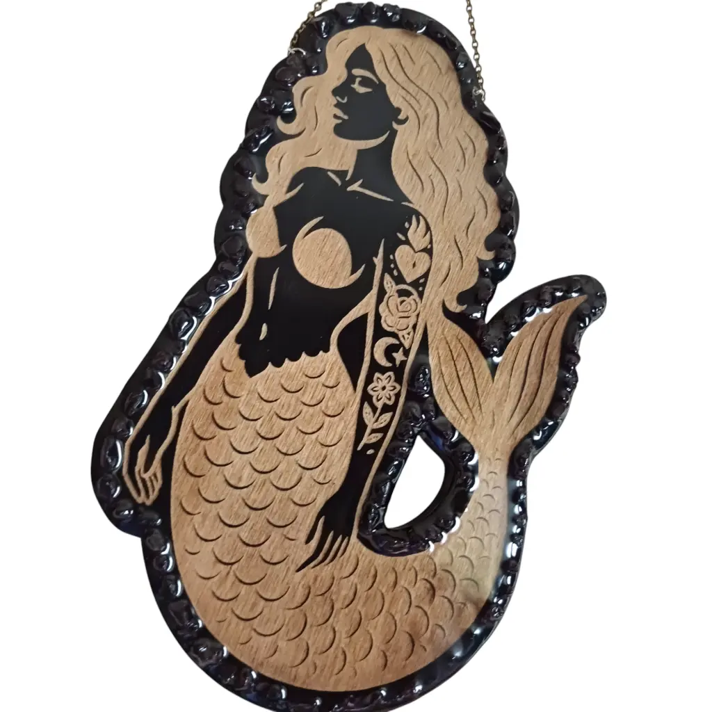 blacksoulcreations-decoration-sirene-en-bois-avec-pierres-naturelles