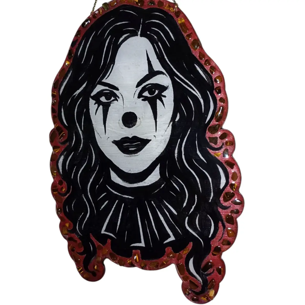blacksoulcreations-decoration-clown-harley-quinn-en-bois-avec-pierres-naturelles