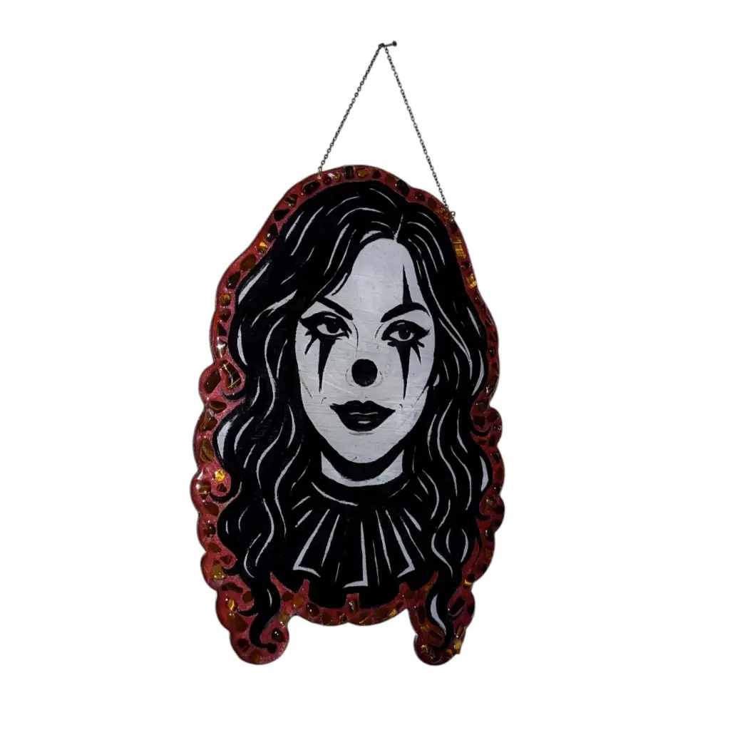 blacksoulcreations-decoration-clown-harley-quinn-en-bois-avec-pierres-naturelles
