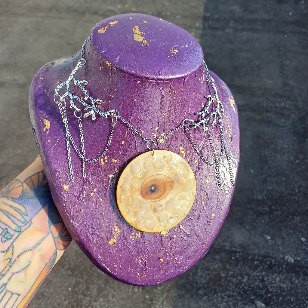 blacksoulcreations-pendentif-oeil-de-bois-pierres-naturelles