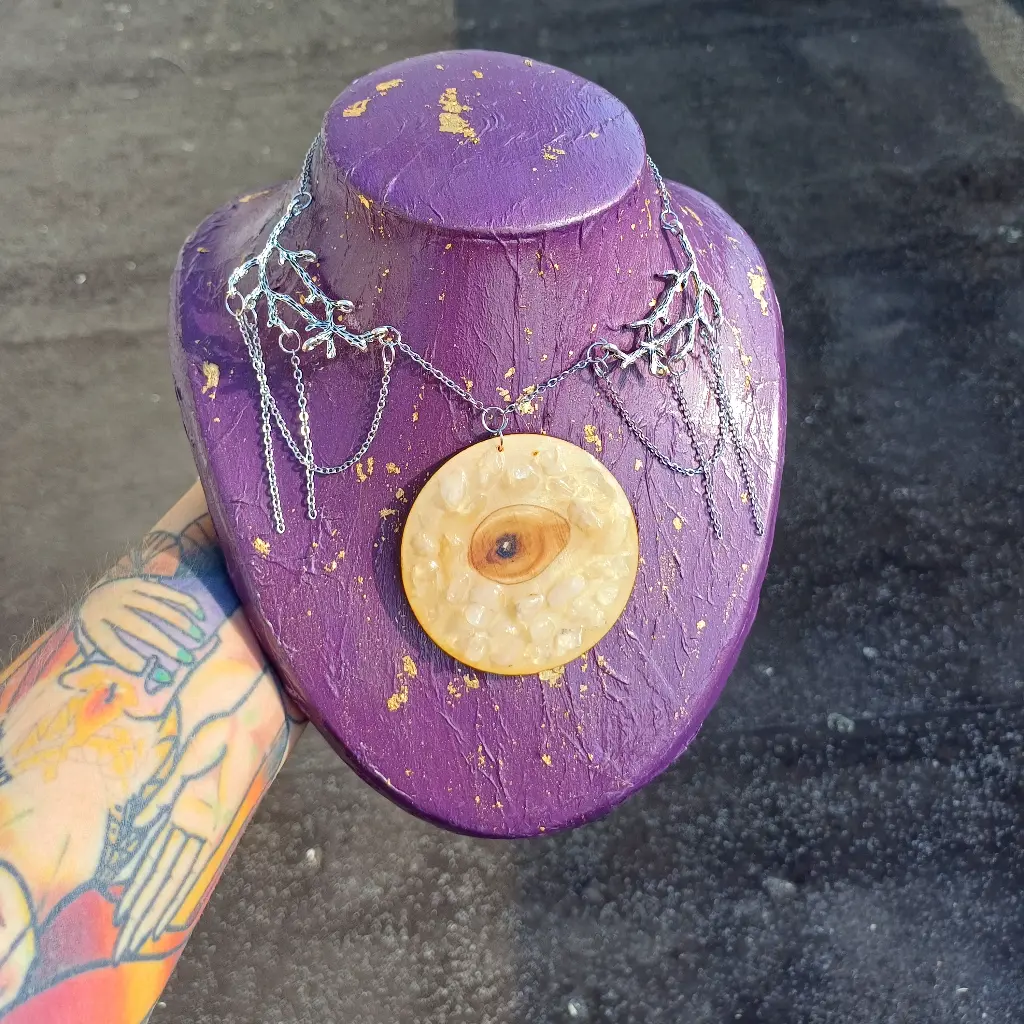 blacksoulcreations-pendentif-oeil-de-bois-pierres-naturelles