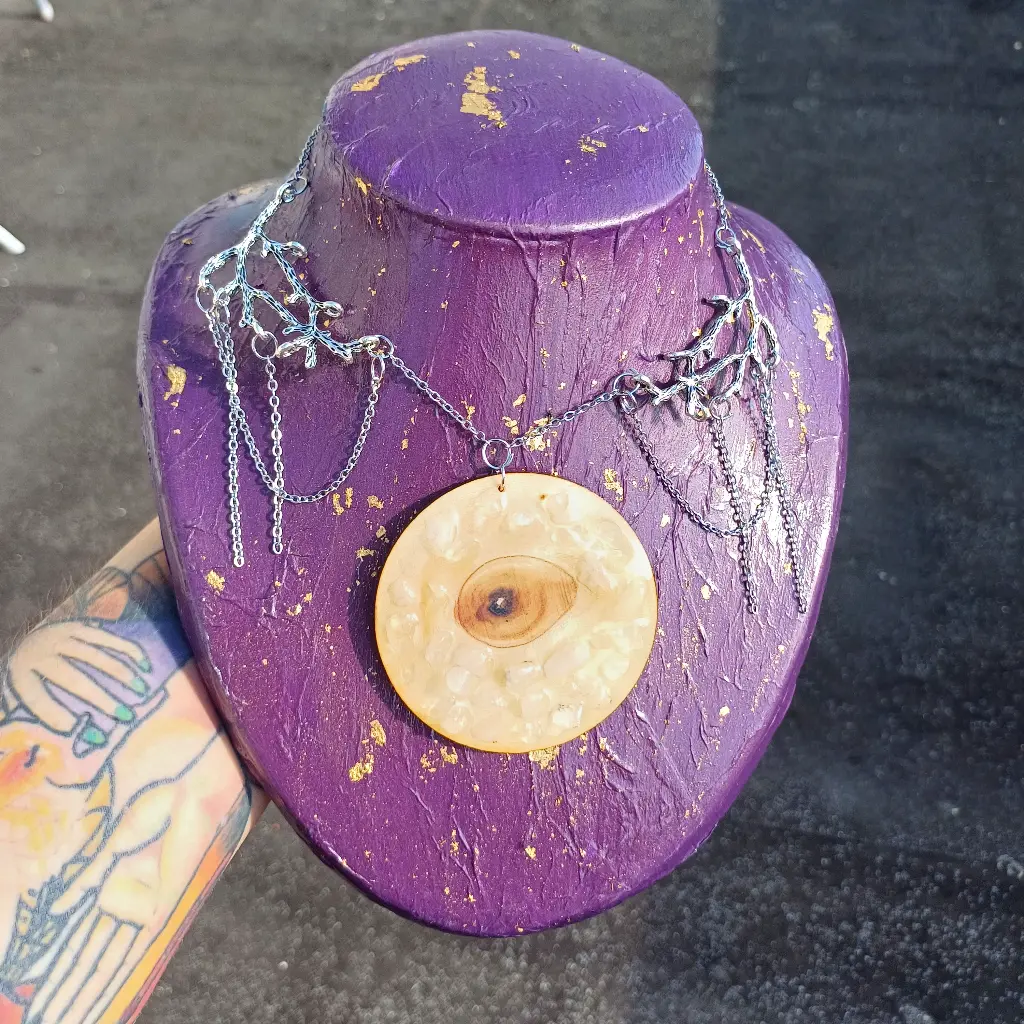 blacksoulcreations-pendentif-oeil-de-bois-pierres-naturelles