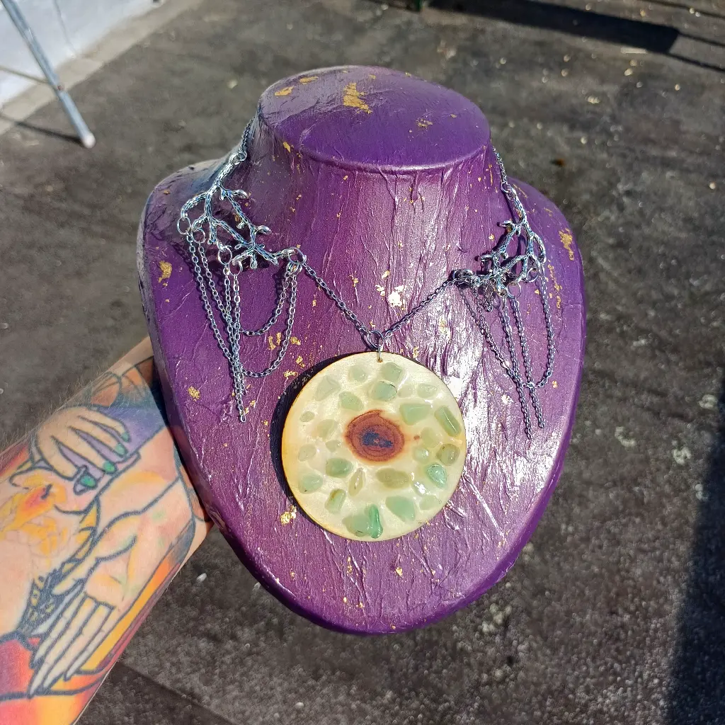 blacksoulcreations-pendentif-oeil-de-bois-pierres-naturelles