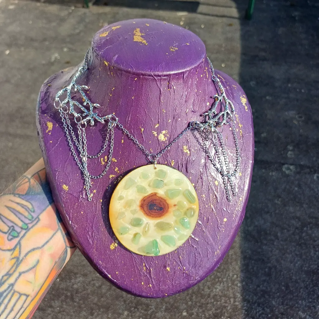 blacksoulcreations-pendentif-oeil-de-bois-pierres-naturelles
