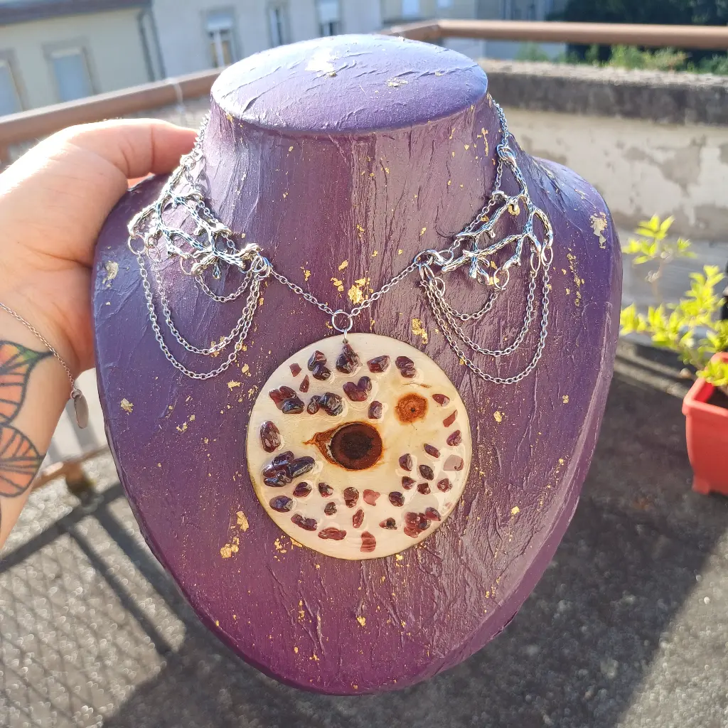 blacksoulcreations-pendentif-oeil-de-bois-pierres-naturelles