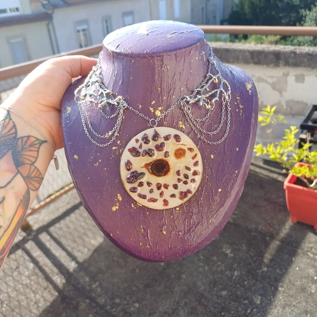 blacksoulcreations-pendentif-oeil-de-bois-pierres-naturelles