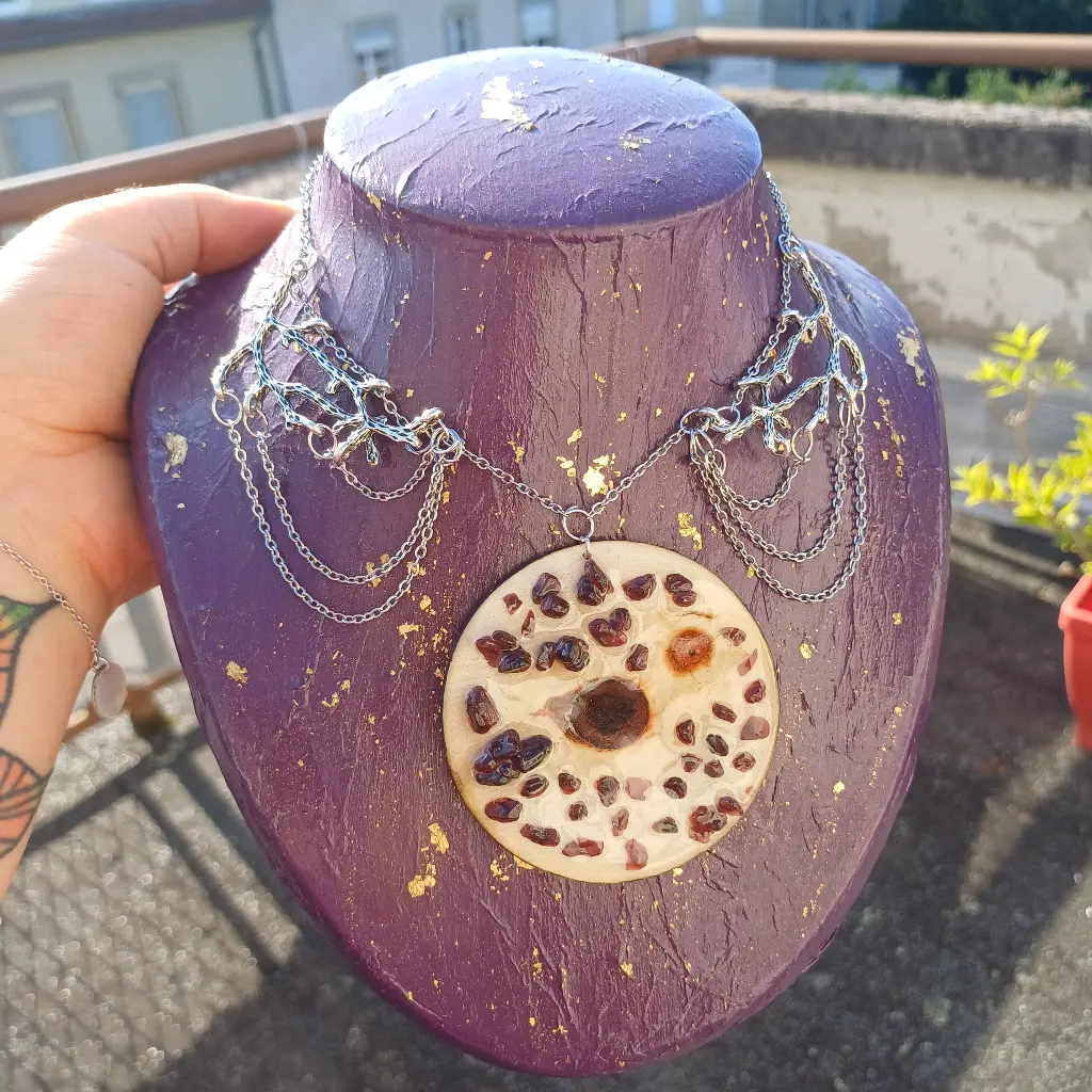 blacksoulcreations-pendentif-oeil-de-bois-pierres-naturelles