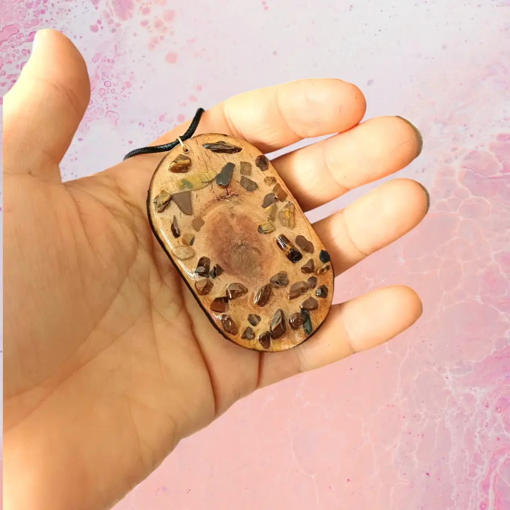 blacksoulcreations-talisman-oeil-bois-pierres-naturelles-oeil-tigre