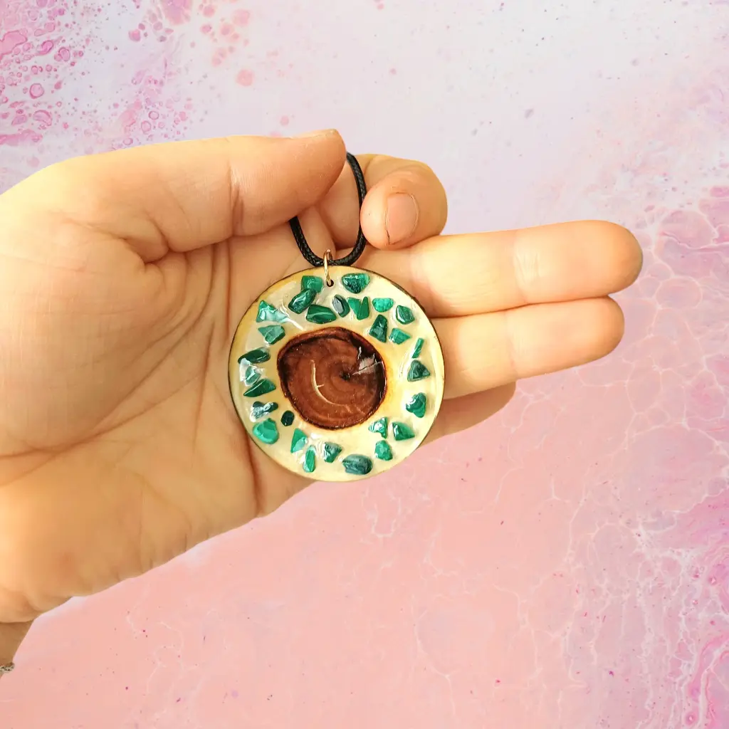 blacksoulcreations-talisman-oeil-bois-pierres-naturelles-malachite