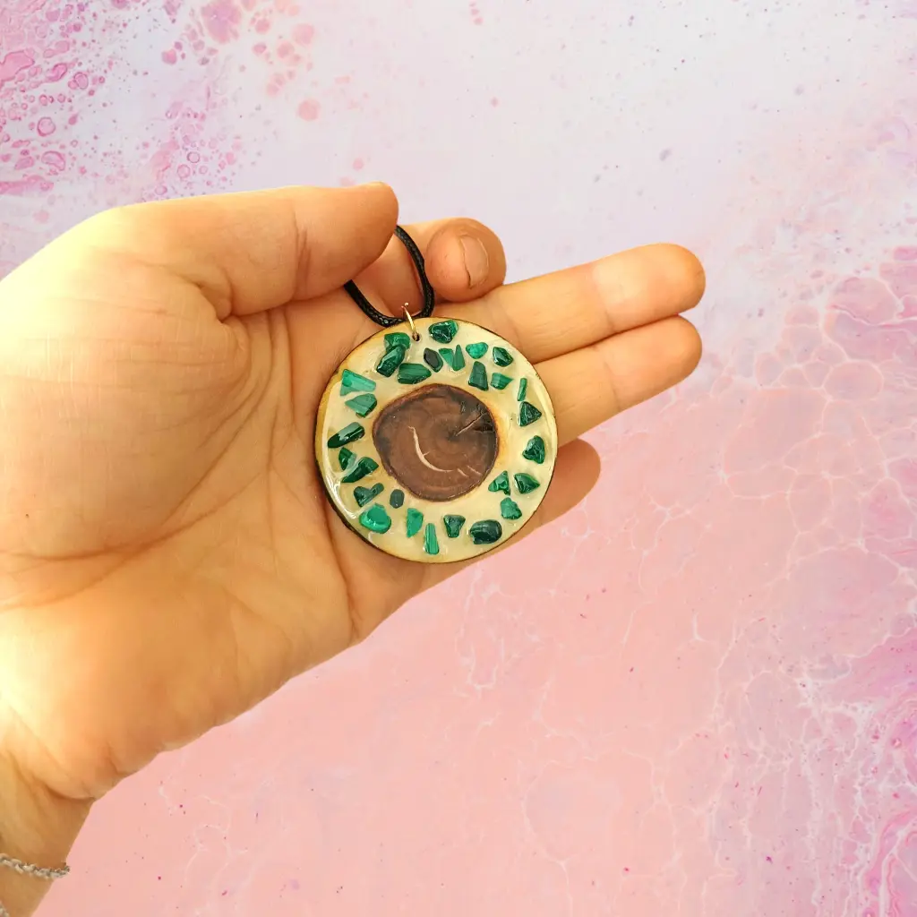 blacksoulcreations-talisman-oeil-bois-pierres-naturelles-malachite