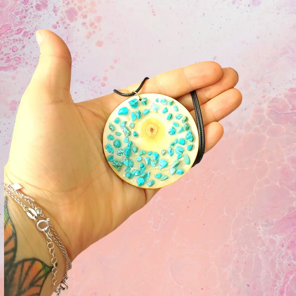 blacksoulcreations-talisman-oeil-bois-pierres-naturelles-turquoise