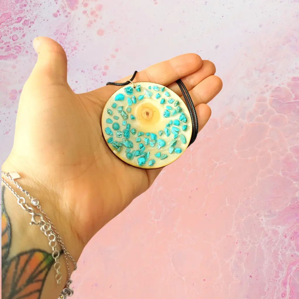 blacksoulcreations-talisman-oeil-bois-pierres-naturelles-turquoise