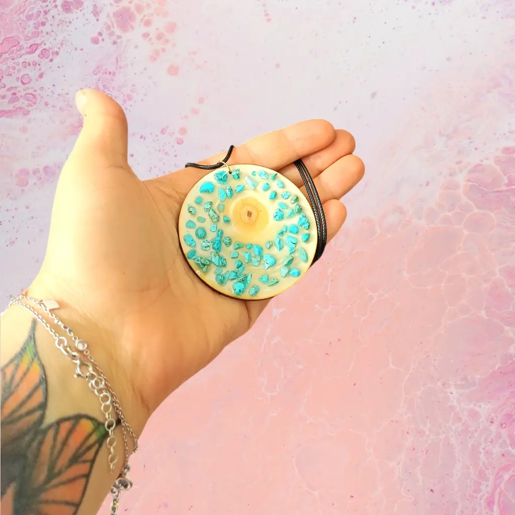blacksoulcreations-talisman-oeil-bois-pierres-naturelles-turquoise