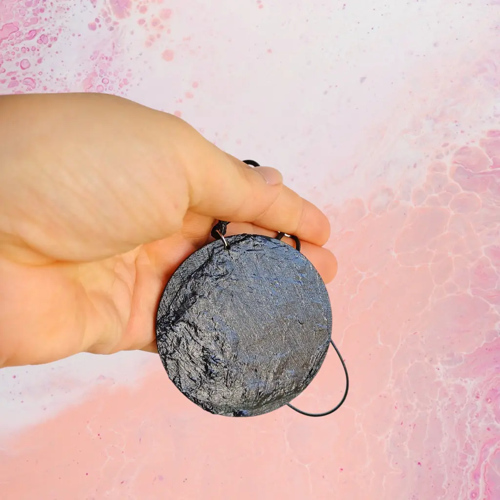 blacksoulcreations-talisman-oeil-bois-pierres-naturelles-grenat