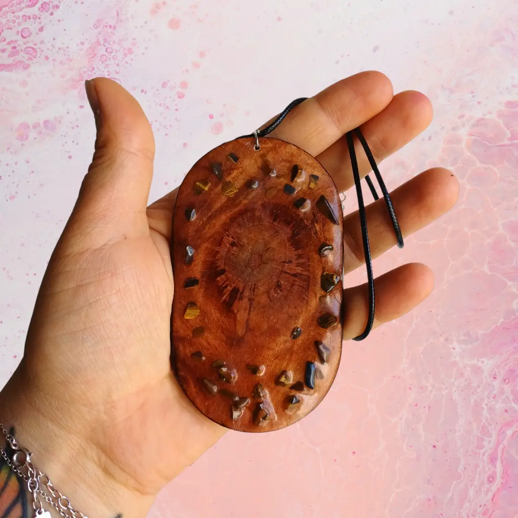 blacksoulcreations-talisman-oeil-bois-pierres-naturelles-oeil-tigre