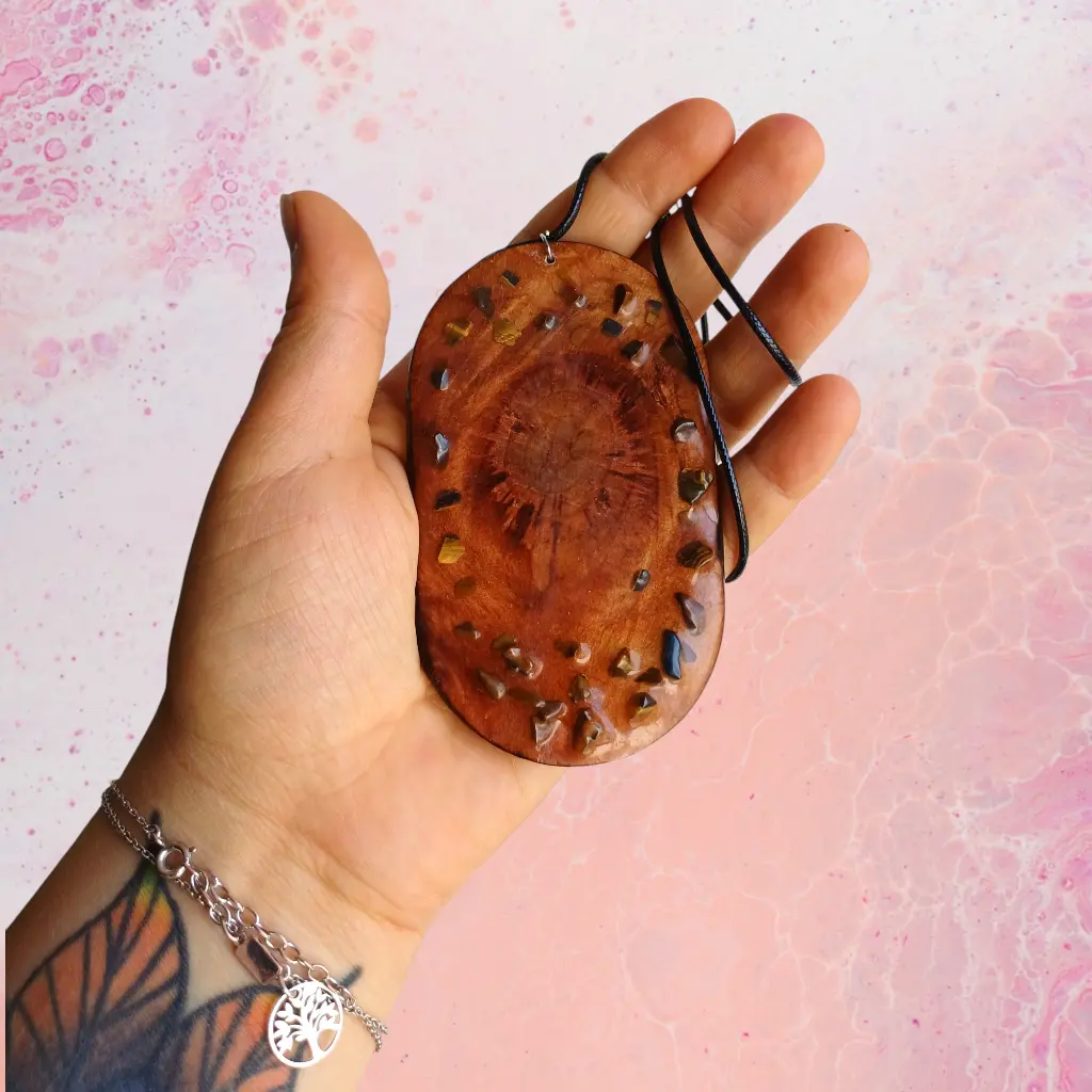 blacksoulcreations-talisman-oeil-bois-pierres-naturelles-oeil-tigre