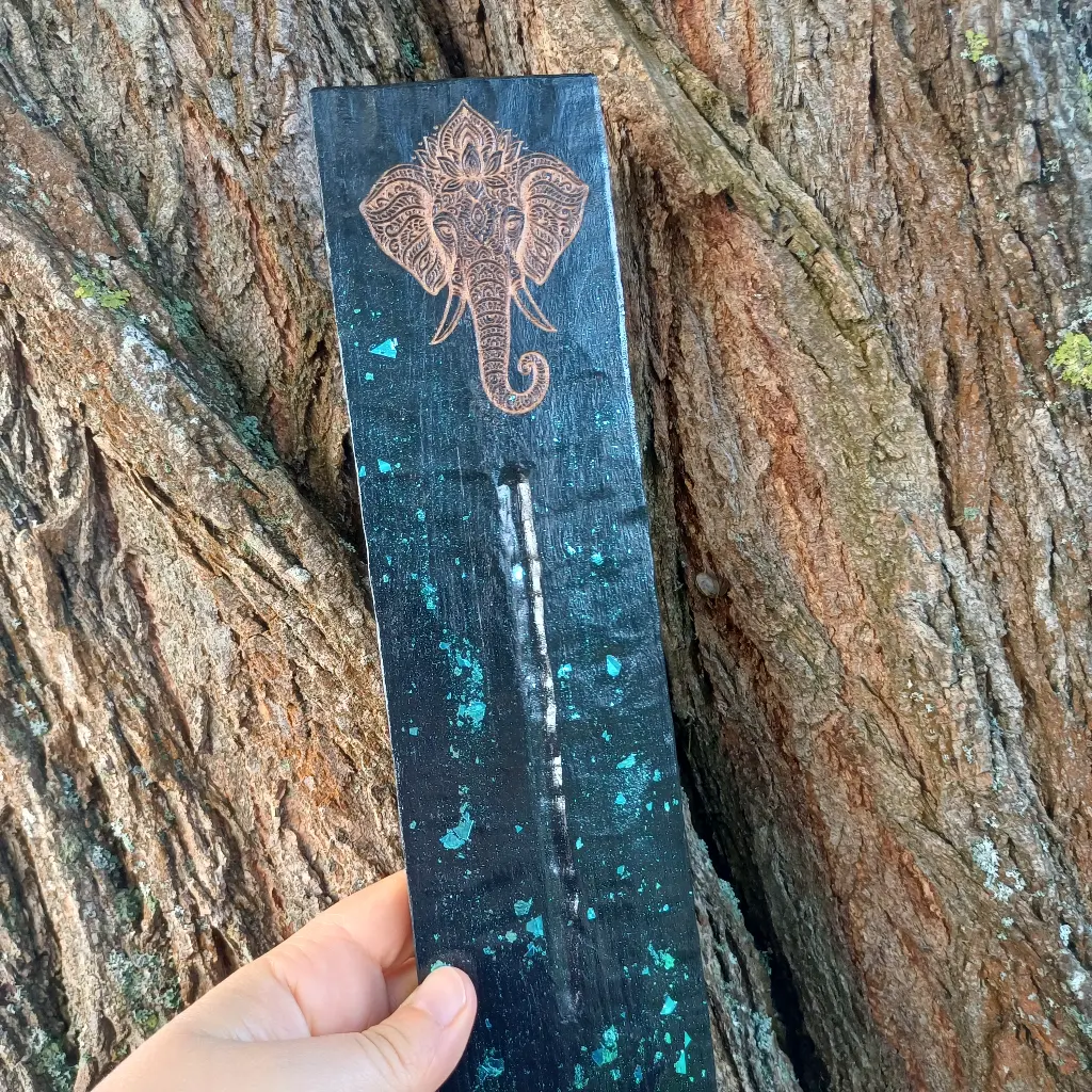 Blacksoulcreations-porte-encens-bois-elephant