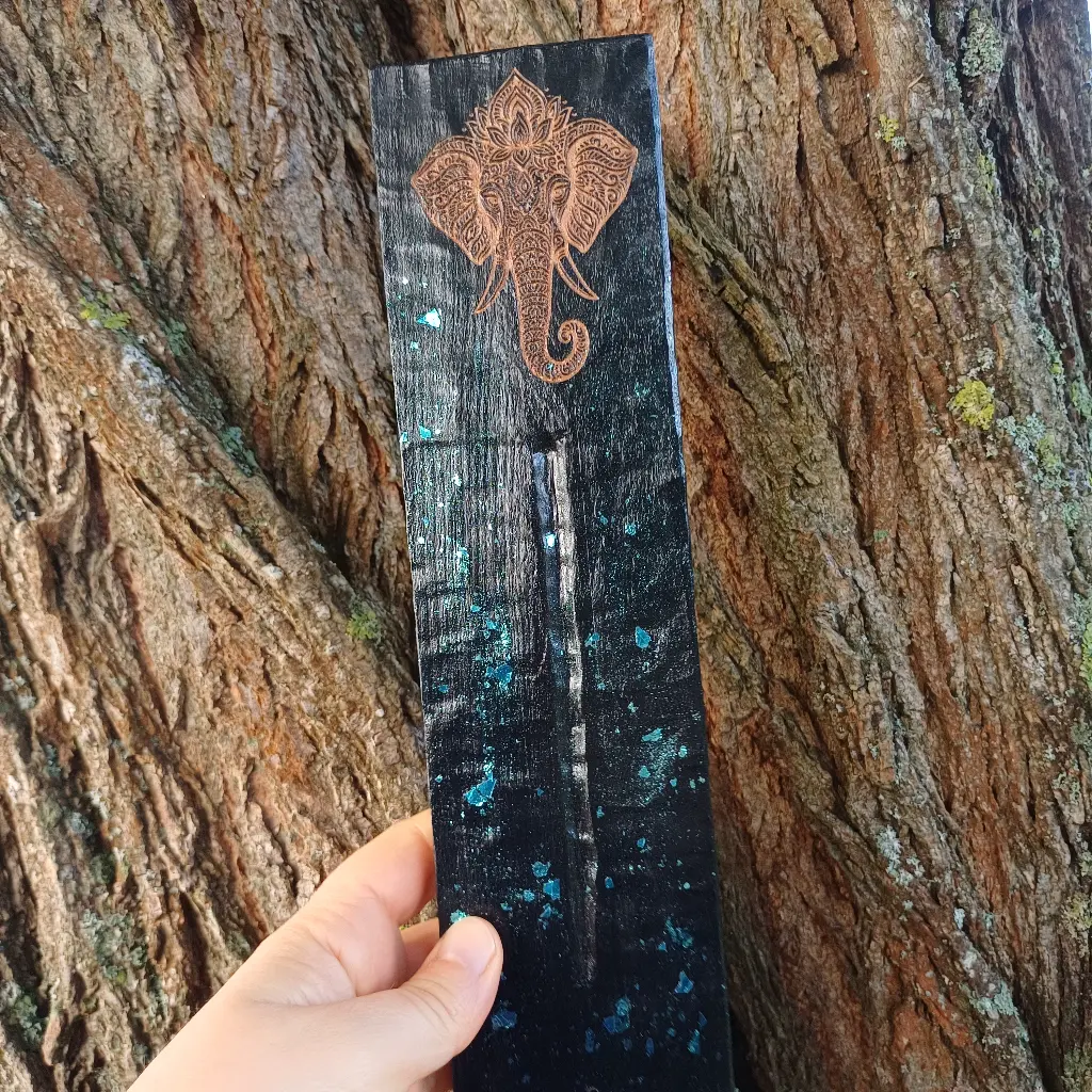 Blacksoulcreations-porte-encens-bois-elephant