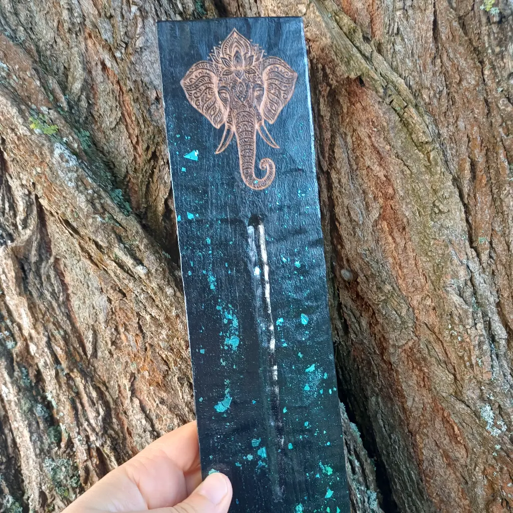 Blacksoulcreations-porte-encens-bois-elephant
