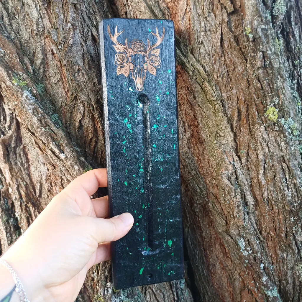 Blacksoulcreations-porte-encens-bois-crane-cerf