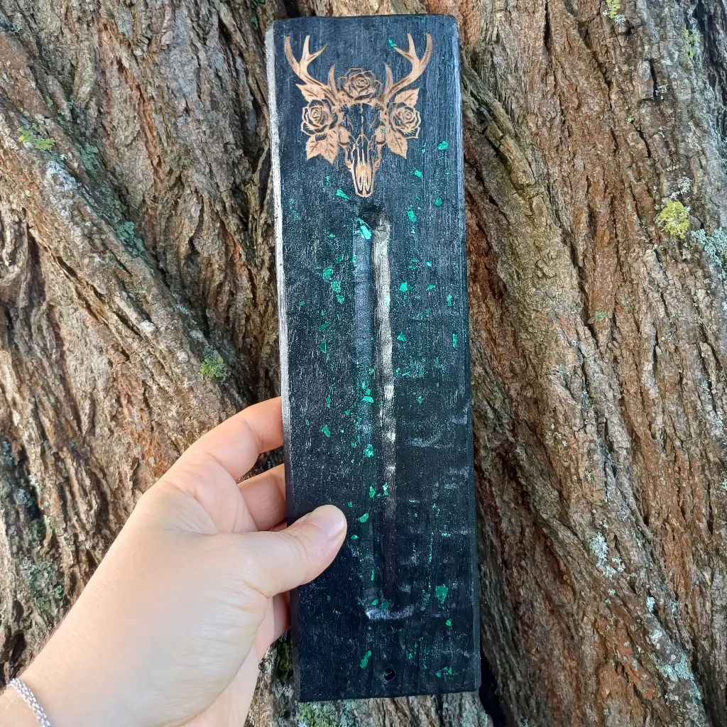 Blacksoulcreations-porte-encens-bois-crane-cerf