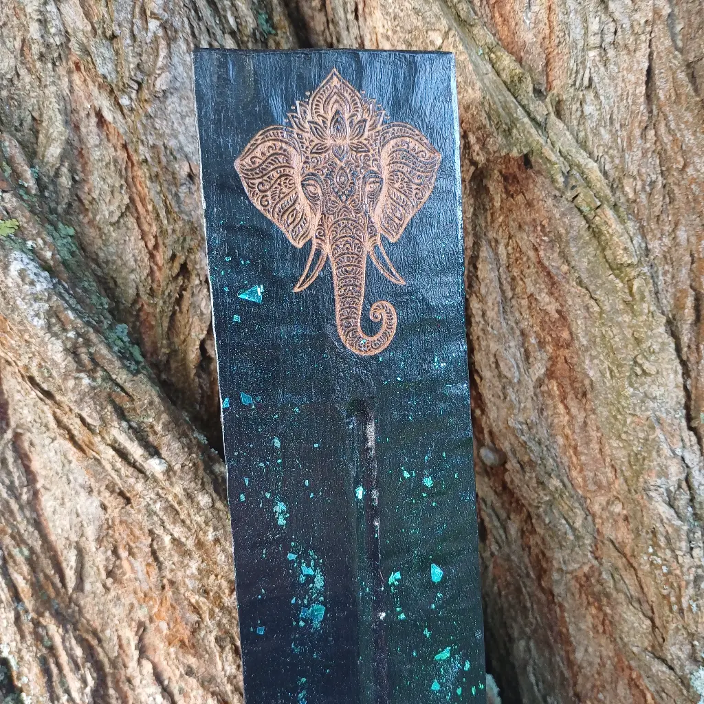 Blacksoulcreations-porte-encens-bois-elephant