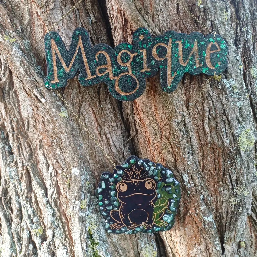 blacksoulcreations-decoration-bois-grenouille-magique-pierres-naturelles