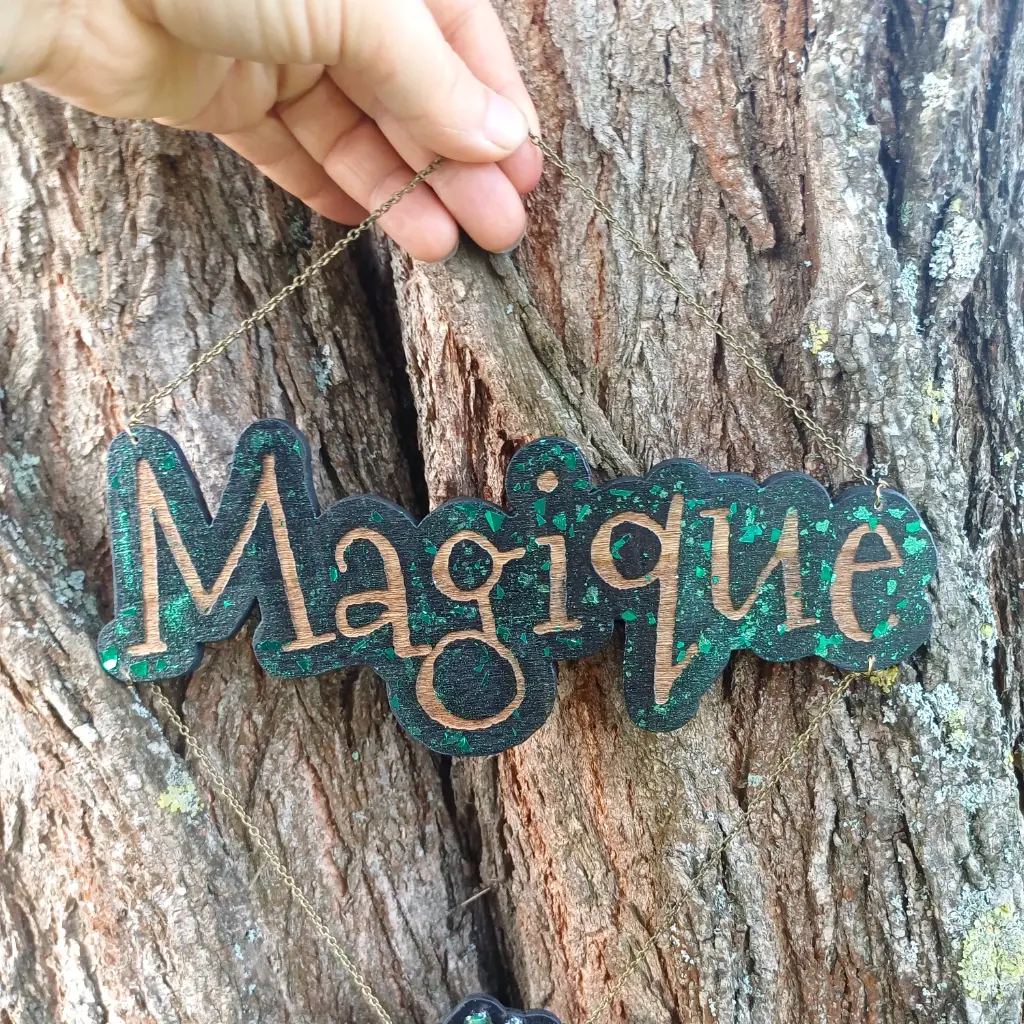 blacksoulcreations-decoration-bois-grenouille-magique-pierres-naturelles