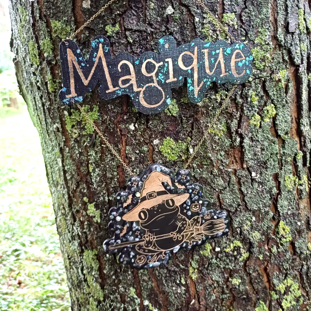 blacksoulcreations-decoration-bois-grenouille-magique-pierres-naturelles