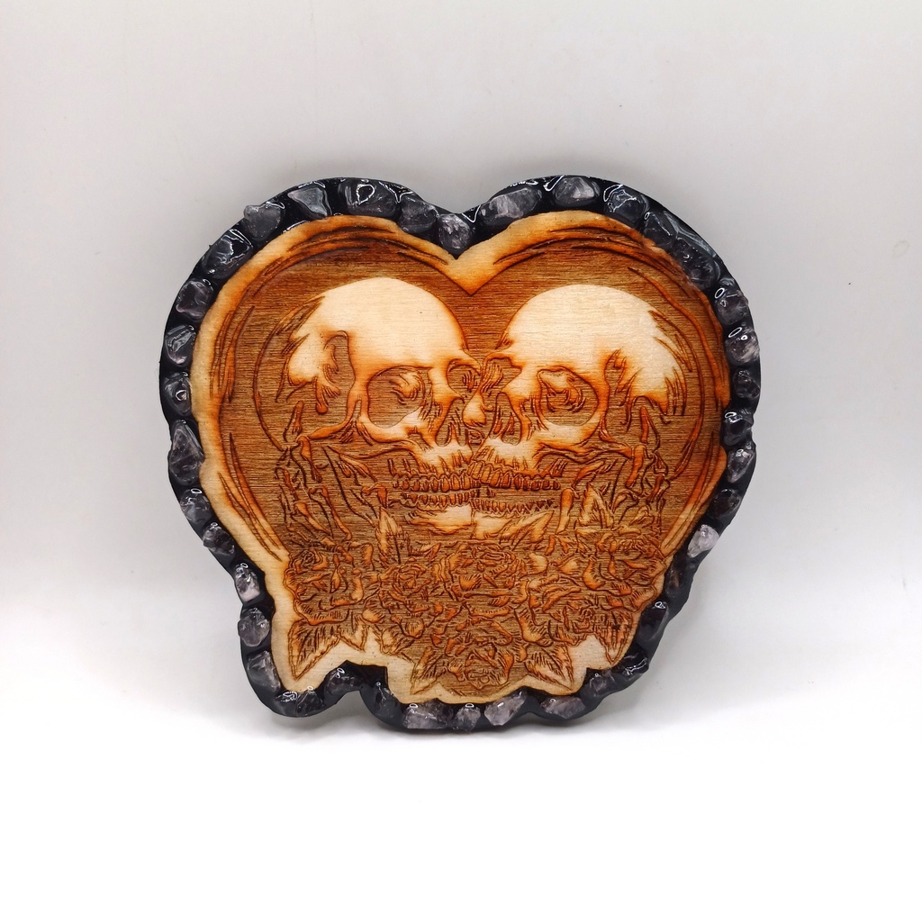 Décoration en bois couple macabre avec pierres naturelles