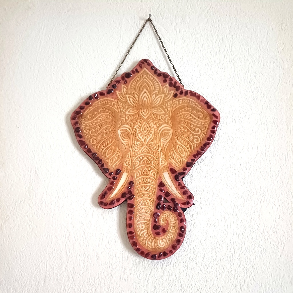 Décoration tête éléphant en bois avec pierres naturelles 