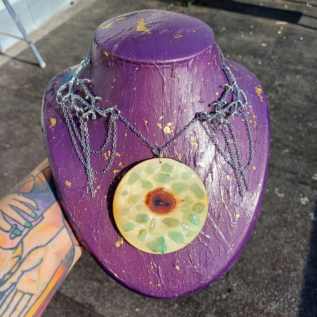 Pendant with wooden eyes and natural Aventurine stones