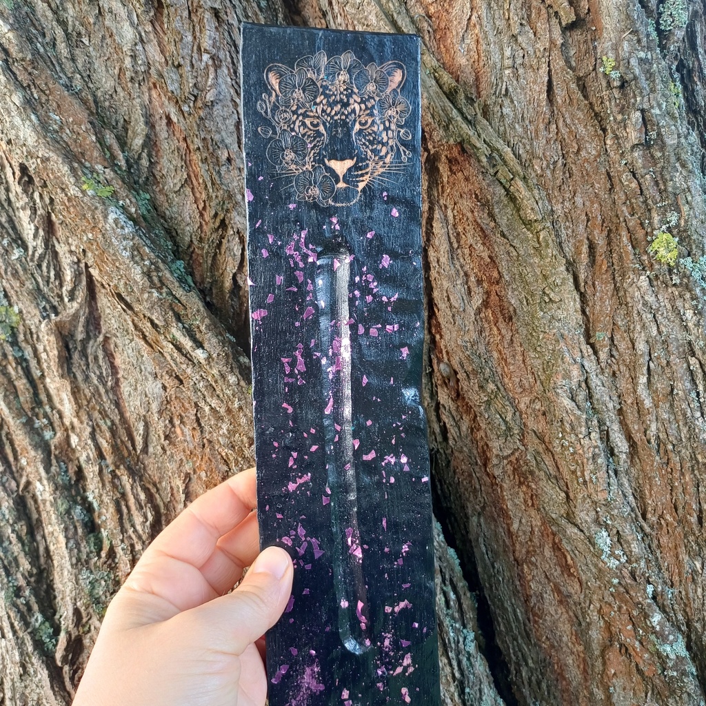 Leopard wooden incense holder 